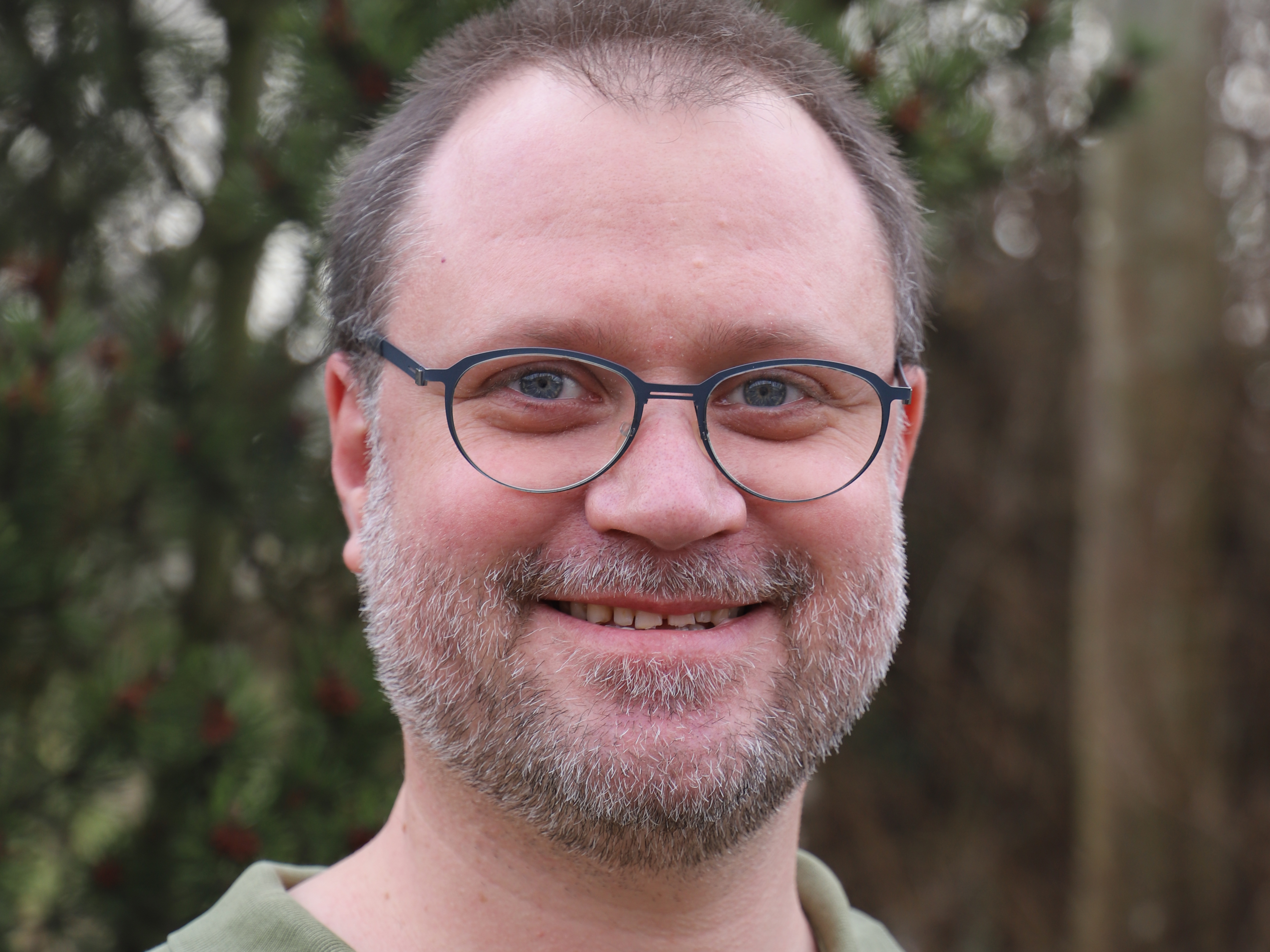 Asbjørn Hintze Thisted, pædagogmedhjælper